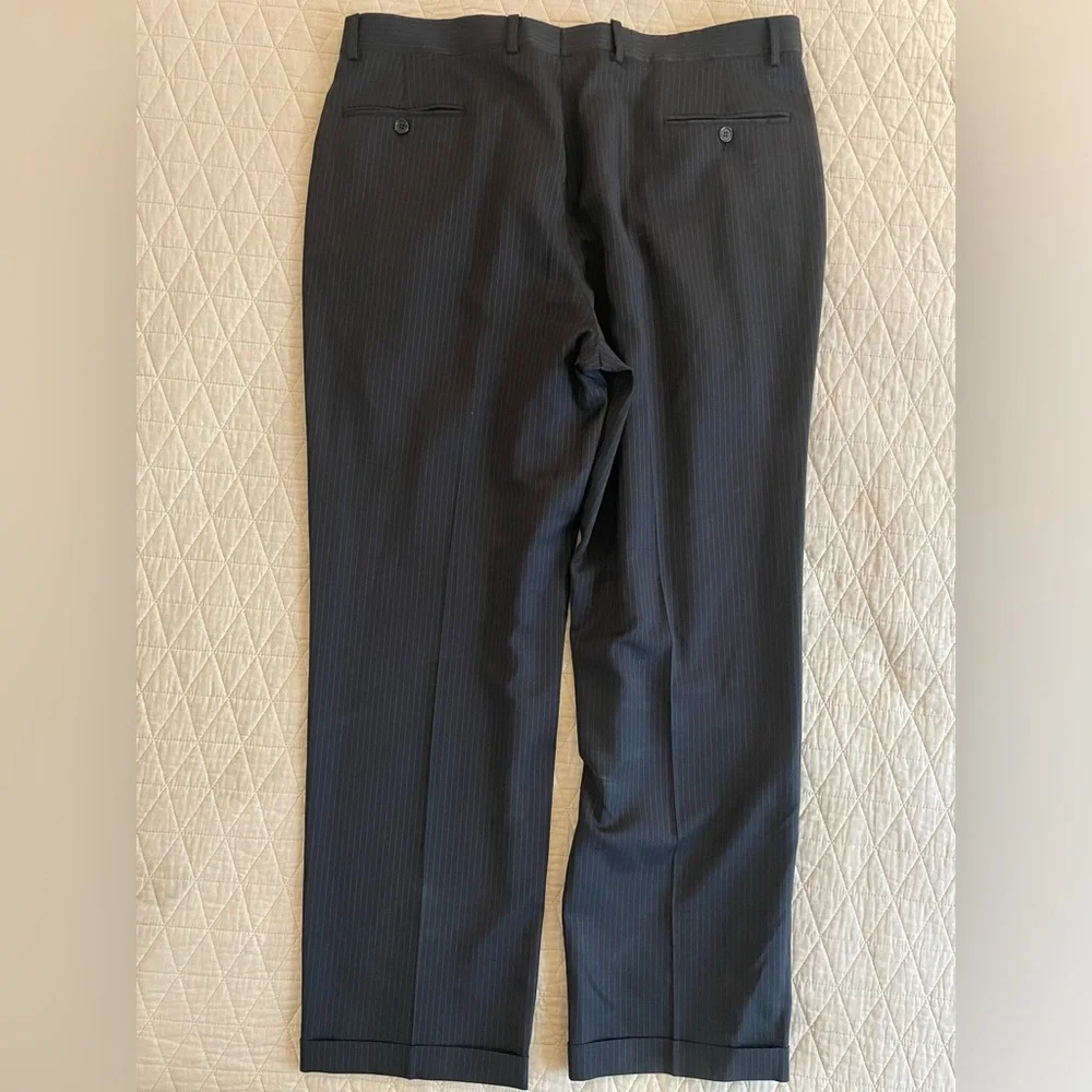 DONNA KARAN SIGNATURE Made in Italy Vintage 3-Button Fine Stripe Wool‎ Suit 46 R